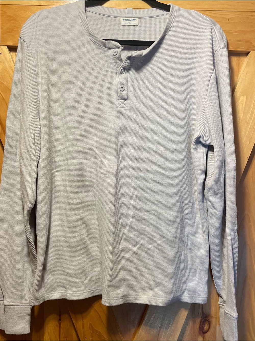 Tommy John Men’s Long-Sleeve Henley in Light Gray, size large